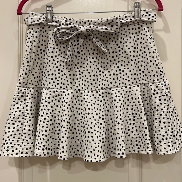 NWOT Stradivarius Polka Dot Tie Front Skort - Picture 4 of 5
